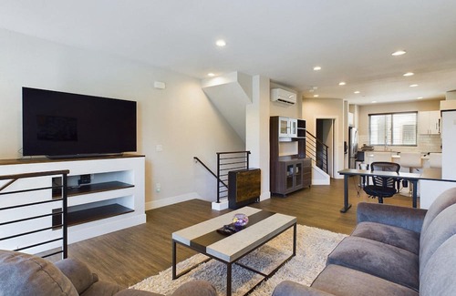 Sammamish Casa | Stylish Sammamish 1BR w/ Parking & In-Unit W/D, by Blueground