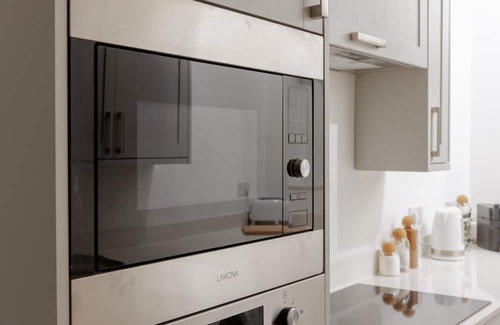 Caerphilly Casa | 82 Van Road, Caerphilly 3 Bed