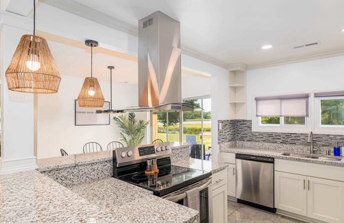 Portsmouth Casa | Rivercrest Retreat | River Front | 3 beds 2 baths