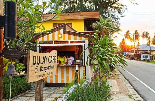 Mae Ram Phueng Casa | The best 3-star hotel in Bang Saphan located right next to Mae Ram Phueng Beach