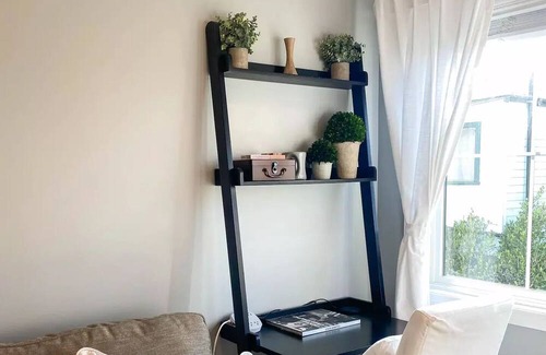 Clarkdale Condominio | Remodeled Luxury Culver City Getaway, Parking, Washer/Dryer