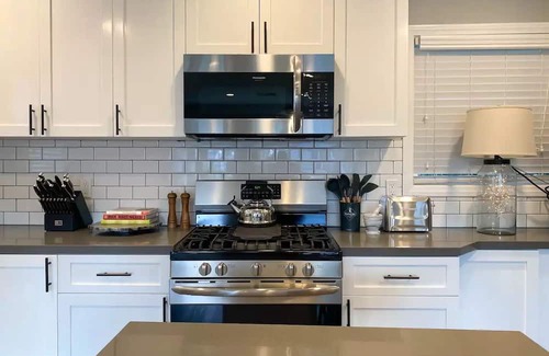 Clarkdale Condominio | Remodeled Luxury Culver City Getaway, Parking, Washer/Dryer