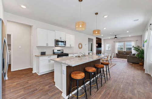 San Antonio Casa | NEW Private Queen BR w/ dedicated workstation