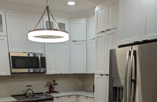 St. James Casa | Completely renovated charming cottage style home - pet friendly!