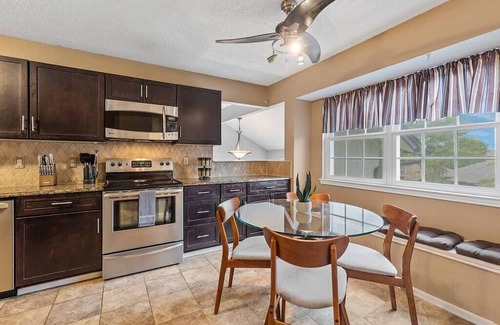 North Central Carrollton Casa | Dup Stunning Pool, Beautiful 3/2 home w/Outdoor Space!