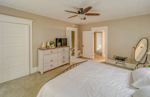 Decatur Casa | Tesla Charger!! Remodeled 5 bed! Sleeps 12.