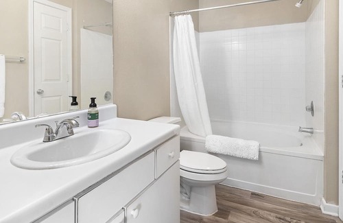 Pearl River Apartamento | Modern Apartment in Prime Location (ID1402X064)