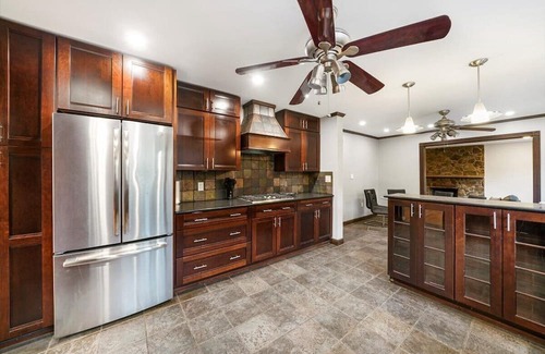 South Fallsburg Casa | Strictly Kosher 5 Min Walk All Year Shul-Hot Tub, Enclosed Heated Pool+ Gameroom
