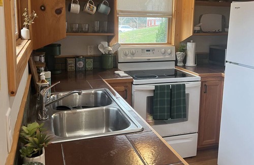 Mars Hill Casa | Tiny Home in Mars Hill with outdoor sauna , 15 min from downtown Asheville