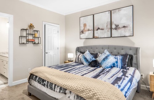Old Irving Park Casa | North Carolina house