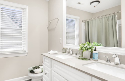 Old Irving Park Casa | North Carolina house
