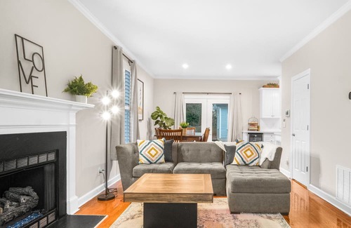 Old Irving Park Casa | North Carolina house