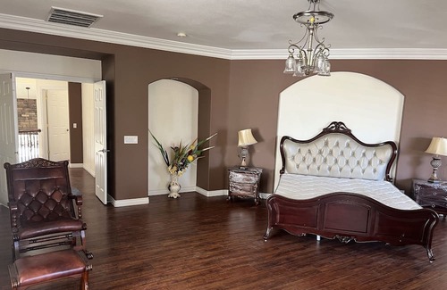 Rhodes Ranch Casa | “5BR Luxe Home + office, Private Pool & Spa in Rhodes Ranch golf court - Vegas!”