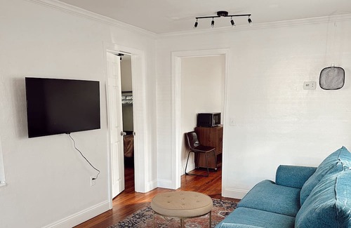 Lake City Casa | Stylish Retro cottage. Sleeps up to 7. Close to ball parks, lakes, and springs!