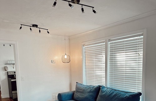 Lake City Casa | Stylish Retro cottage. Sleeps up to 7. Close to ball parks, lakes, and springs!