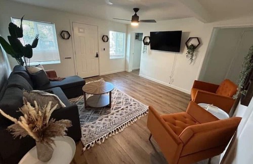 Lincoln Acres Casa | Peaceful Cottage near San Diego w/ WD