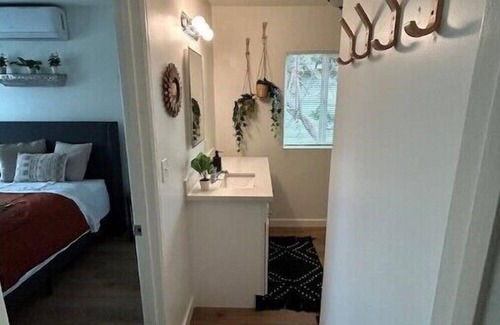 Lincoln Acres Casa | Peaceful Cottage near San Diego w/ WD