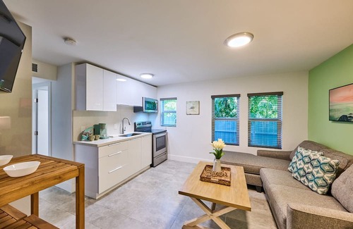 Parkside Apartamento | Tropical Bungalow in Hollywood Beach, w/ KING BED!