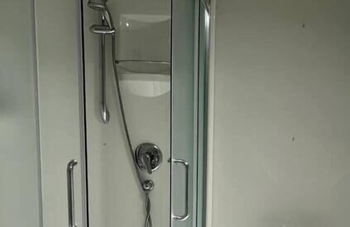 Desjardins Apartamento | La Bella - Private Bathroom and Kitchen
