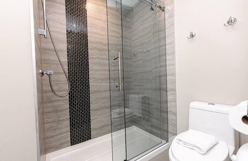 Desjardins Apartamento | La Petite Bégin - Private Bathroom