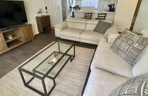 Chico Apartamento | Walk to Downtown & Chico State. Spacious 2 Bedroom with Parking. Pets welcome!