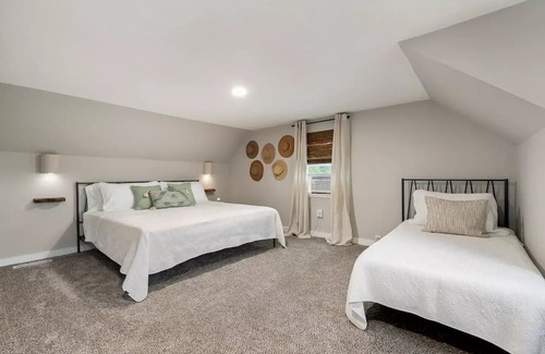 Rogers Casa | Cozy house near Beaver Lake & Hobbs State Park