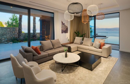 Mimice Villa | Luxury Villa Mirabel mit 8 En-suite Schlafzimmern, Indoor und Outdoor Pool