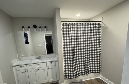 Westlake Casa | Modern 3 bed 2 bath