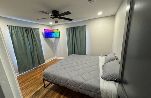 Westlake Casa | Modern 3 bed 2 bath