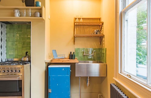 Folkestone Casa | Lovely end of terrace holiday home with a wonderful, quirky vibe, blending art deco with mid-century