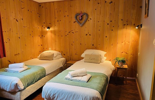 Les Prodains Chalet De Esquí | Charming property in a quiet hamlet near to the Prodain Express ski lift.