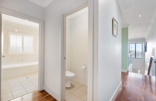 McCracken Casa | Bennys - 47A Hindmarsh Rd McCracken