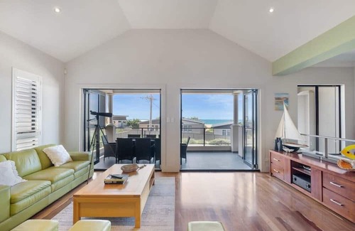 McCracken Casa | Bennys - 47A Hindmarsh Rd McCracken