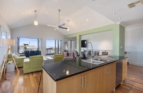 McCracken Casa | Bennys - 47A Hindmarsh Rd McCracken