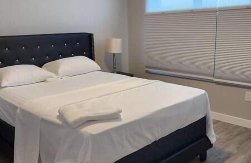 Winnipeg Apartamento | Chesskings Suites - 2 Bedroom Lariviere Street