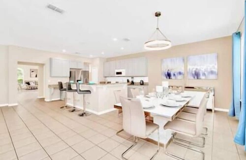 Bellavida Casa | Bella Vida Pool House with Games - Near Disney!
