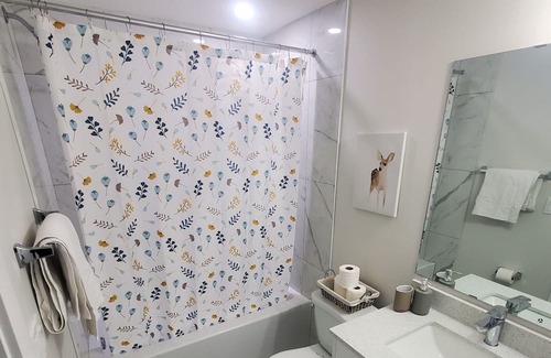 Northeast Edmonton Apartamento | Family friendly | Netflix | Spacious and cozy 2-bedroom Legal basement suite