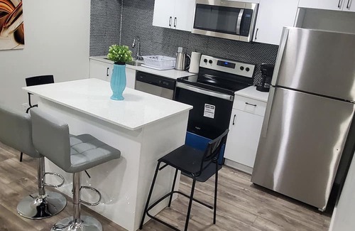 Northeast Edmonton Apartamento | Family friendly | Netflix | Spacious and cozy 2-bedroom Legal basement suite