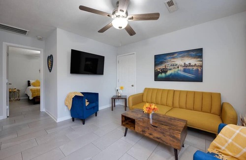 Maplewood Heights Casa | Warm & Comfy in Nash | TVs in All Rooms | Book Now
