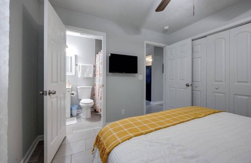 Maplewood Heights Casa | Warm & Comfy in Nash | TVs in All Rooms | Book Now