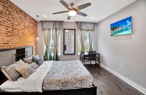 Downtown Baltimore Casa | Fully furnished Luxury Townhome with Rooftop in the Heart of Baltimore City.