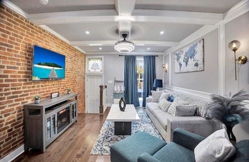 Downtown Baltimore Casa | Fully furnished Luxury Townhome with Rooftop in the Heart of Baltimore City.