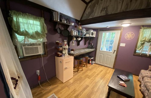 Live Oak Cabina | Whimsical Off-Grid Cottage in the Woods