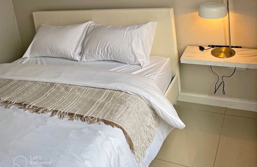 Greater Johannesburg Metropolitan Area Apartamento | Classy 2 bedroom/ 2 bathroom high security apartment with uncapped wi-fi