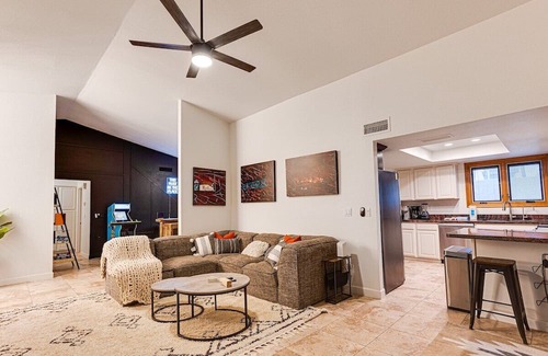 Sunset Ridge Casa | This house is a 4 bedroom(s), 2 bathrooms, located in Scottsdale, AZ.