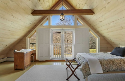 Williamstown Casa | Elegant Mountain View Retreat By Evergreen Home