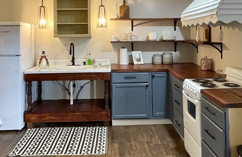 Pitts Casa | Find rest at Earlene’s Place, you’ll find a cozy place with an eclectic vibe.