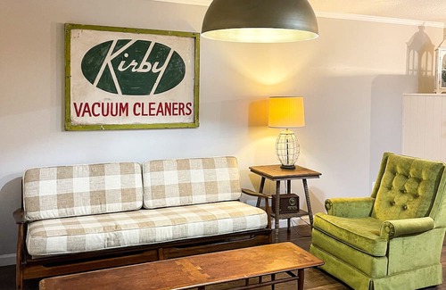 Pitts Casa | Find rest at Earlene’s Place, you’ll find a cozy place with an eclectic vibe.