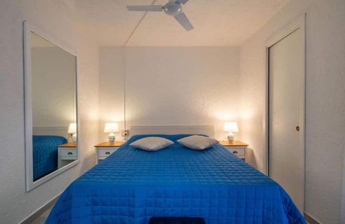Cugnana Verde Apartamento | Apartment 'Bella Vista 1' with Sea View, Wi-Fi and Air Conditioning
