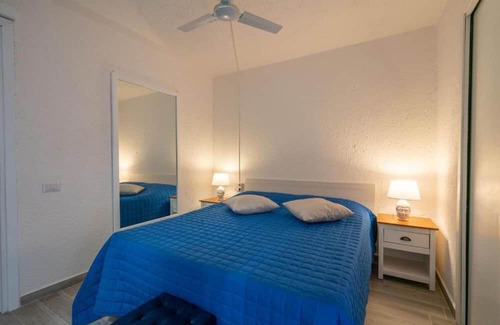 Cugnana Verde Apartamento | Apartment 'Bella Vista 1' with Sea View, Wi-Fi and Air Conditioning